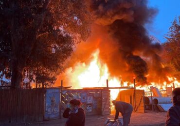 Incendio destruye tres viviendas y deja una cuarta con daños de consideración en Pudahuel rural