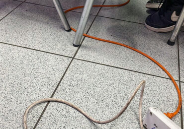 Profesor electrocutado por descarga eléctrica en recinto de educación pública en Pudahuel