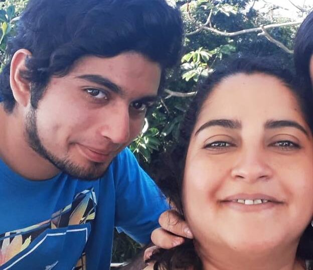 Madre de pudahuelino absuelto por caso del estallido social denuncia que carabineros de civil fueron a su casa y amenazaron con “romper puertas”