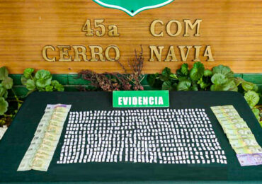 Carabineros de Cerro Navia captura a sujetos con envoltorios con drogas y dinero