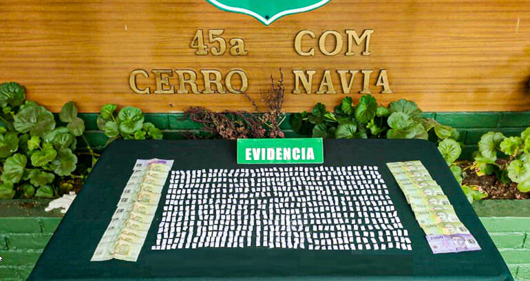 Carabineros de Cerro Navia captura a sujetos con envoltorios con drogas y dinero
