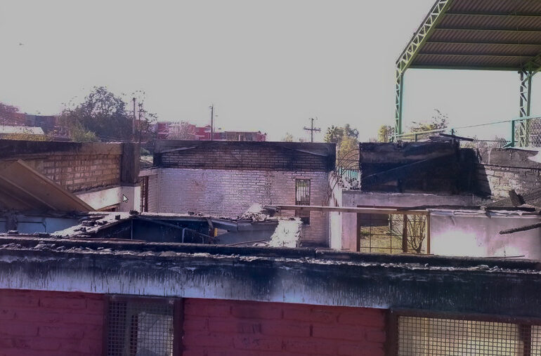 A 10 meses de incendio provocado a sede vecinal aún no hay proyecto de construcción en Pudahuel