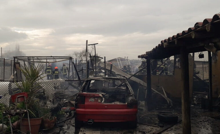 Incendio destruye casa en la parcela 71 H de Pudahuel rural