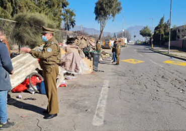 Retiran rucos de gente en situación de calle cercanos a escuela en Pudahuel Sur