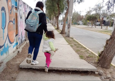 Desnivel en vereda de Calle Serrano: Son varias las personas que se han lesionado por caída en Pudahuel
