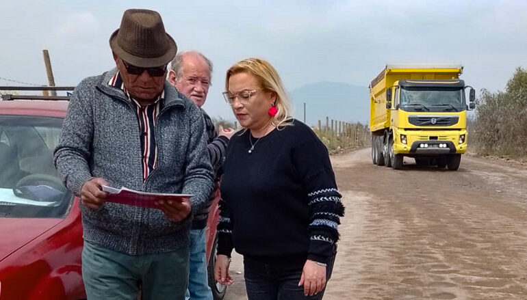 Concejales y dirigentes se reúnen en Pudahuel rural por denuncia vigente por botadero de escombros