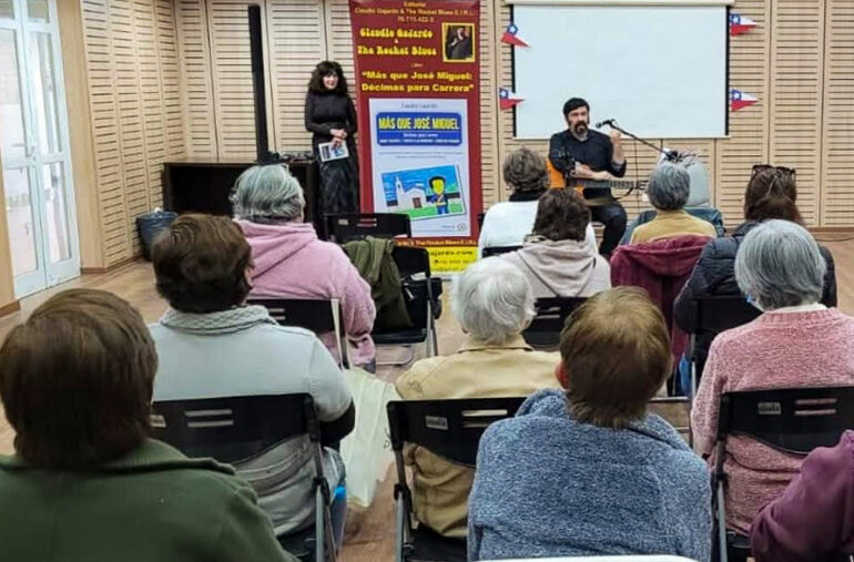 Claudio Gajardo presentó sus décimas a José Miguel Carrera en el Centro Cultural Anita González de Pudahuel
