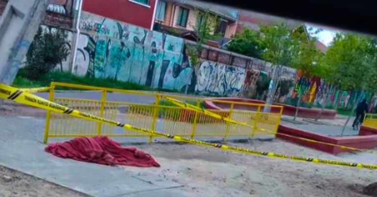 Encuentran hombre muerto en la vía pública en Pudahuel