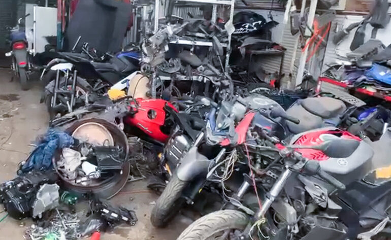 Cerro Navia: Carabineros allana taller mecánico y recupera 14 motos con encargo por robo