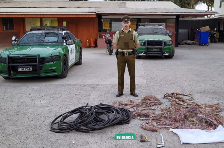 Carabineros detiene a sujetos por robo de cables eléctricos y comunicaciones en Cerro Navia 