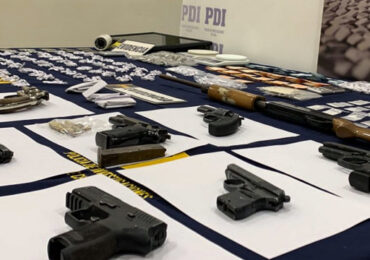 Son allanados domicilios y detienen a personas por tráfico de drogas y ley control de armas en Cerro Navia