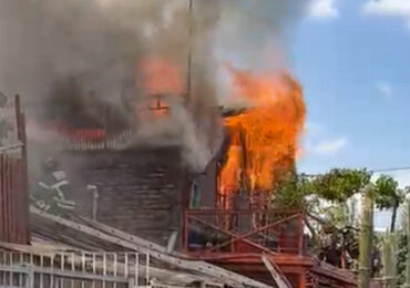 Incendio destruye dos casas en Pudahuel 