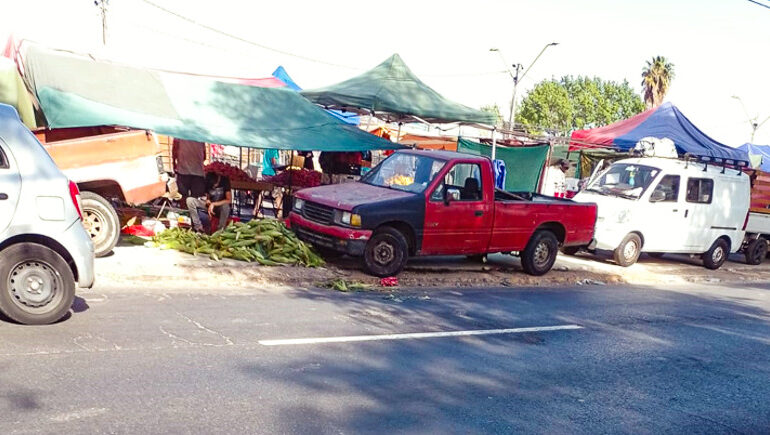 Comerciantes de feria libre molesto por decisión municipal de cambio de lugar de trabajo en Pudahuel