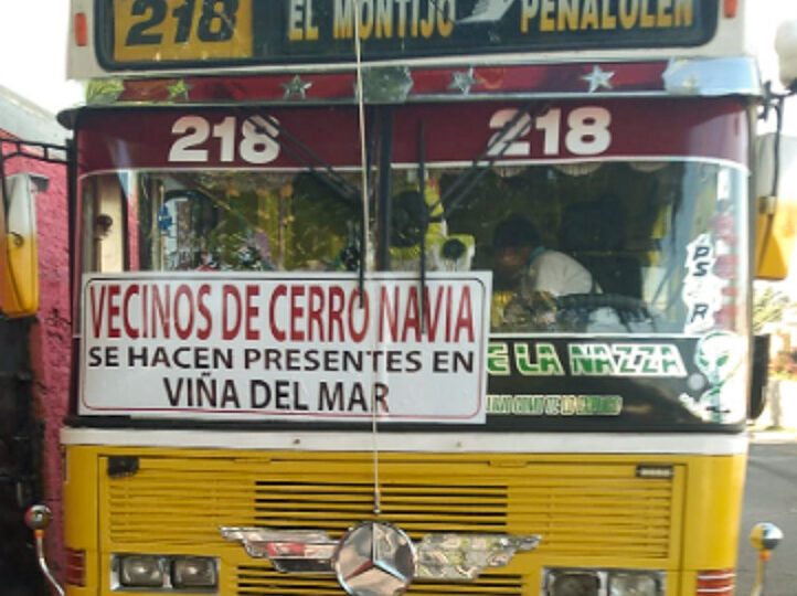 Bus amarillo de la nostalgia llega a Viña del Mar llevando ayuda de vecinos y vecinas de Cerro Navia