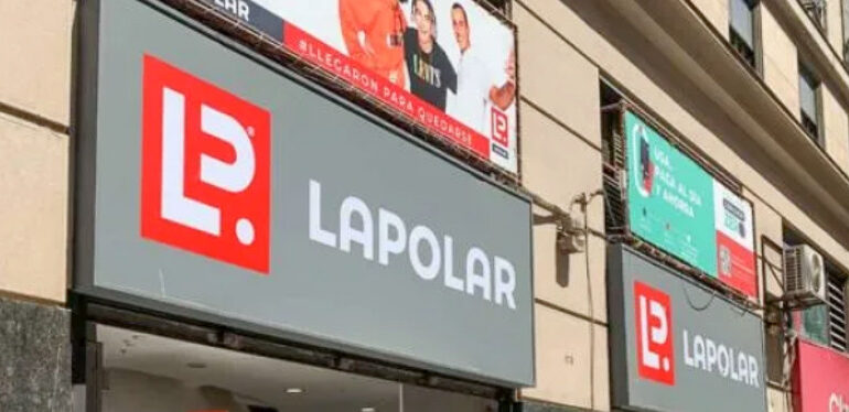 La Fiscalía de Pudahuel encabeza investigación por ropa falsificada que comercializa La Polar