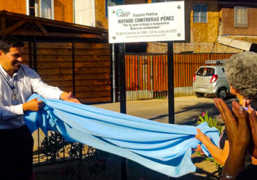 Inauguran plaza en Cerro Navia en honor a Nayade Contreras por su labor social en vida