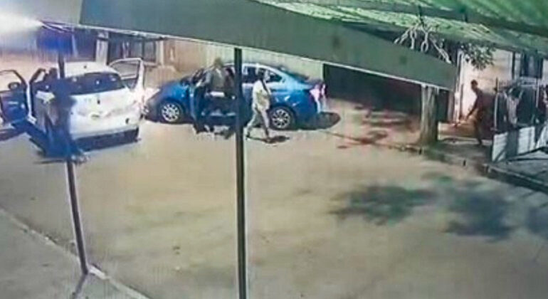 En una encerrona se roban dos vehículos desde un domicilio en Cerro Navia 