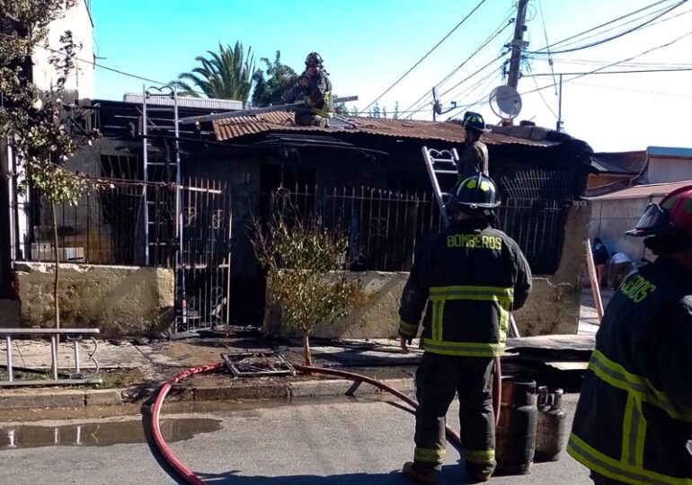 Incendio destruye casa en Pudahuel