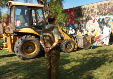 Personal municipal y Carabineros eliminan “rucos” de espacios públicos en Pudahuel