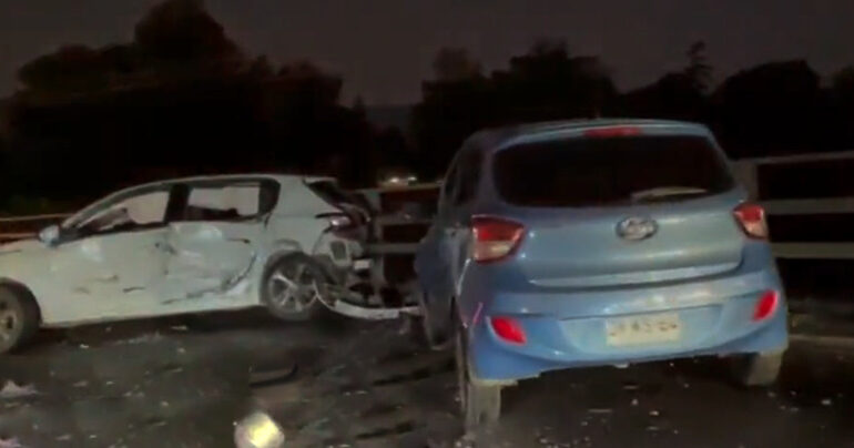 Choque de vehículos en Puente de la ruta 68 deja dos personas lesionados en Pudahuel