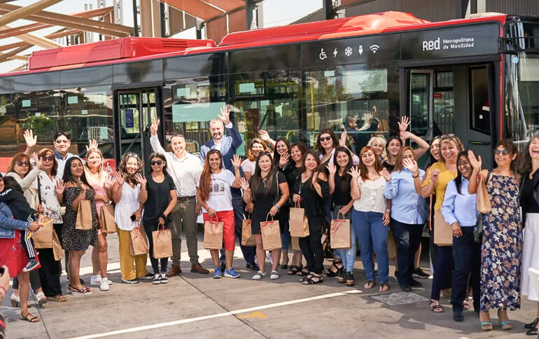 RedBus, DTPM y municipio y becan a mujeres de Pudahuel para ser conductoras de Red Movilidad