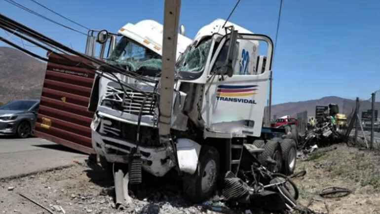 Grave accidente en Ruta 68 deja cuatro personas muertas en Pudahuel