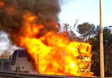 Se incendia bus interprovincial con pasajeros en Pudahuel