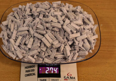 Carabineros detiene a mujer con 996 envoltorios de cocaína en Pudahuel sur