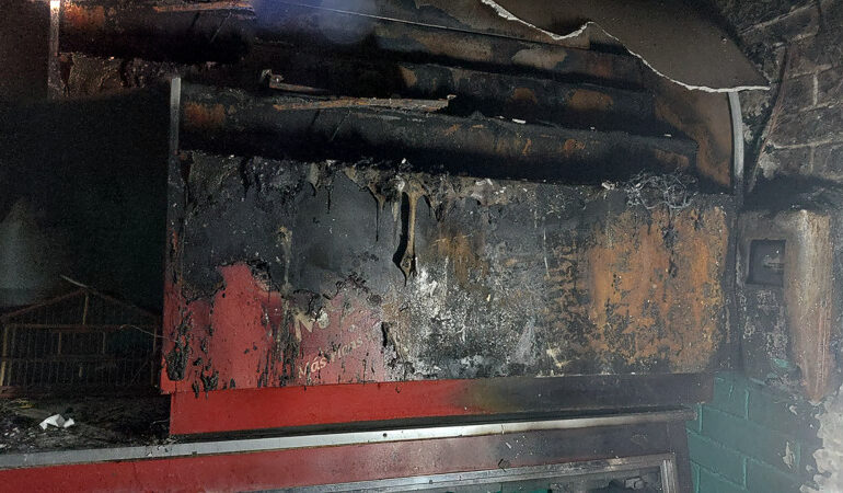 Madre e hijo resultan heridos en incendio de vivienda en Pudahuel sur