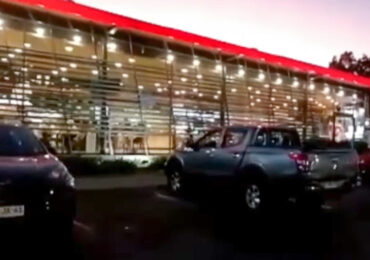 Violento robo de auto en servicentro en Pudahuel