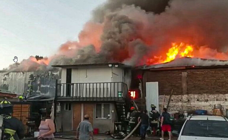 Incendio destruye viviendas en Cerro Navia y deja a nueve familias damnificadas