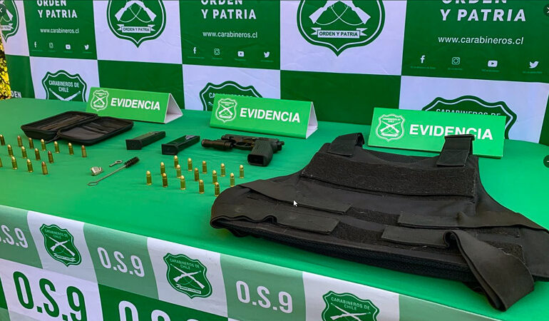 Pistola municiones y chaleco anti bala es incautada por Carabineros en Cerro Navia