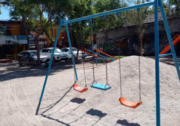 Montículos de maicillos al interior de plaza pública impide el uso de juegos infantiles en Pudahuel