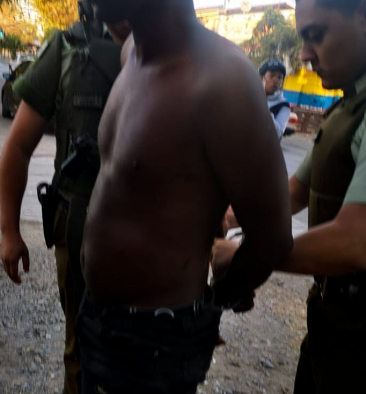 Sujeto que ingresa a robar a local de comida rápida queda atrapado en ...