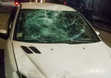 Choque de alta energía entre una moto y automóvil deja una persona muerta en Cerro Navia