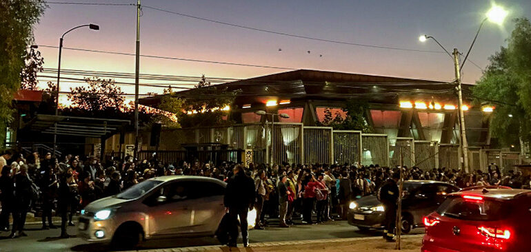 Línea 5 de metro evacua a pasajeros durante la tarde noche de ayer en Pudahuel