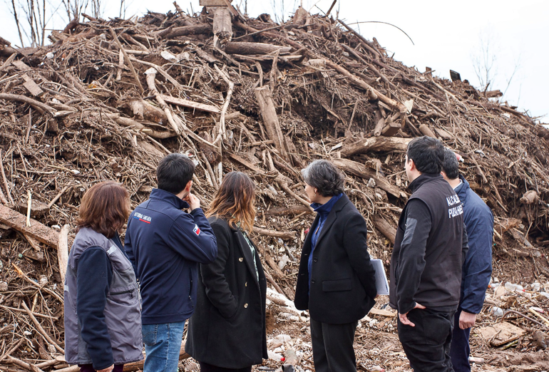 Vecino reclama por árboles que crecieron a orillas del río Mapocho y que afectó a Pudahuel en las pasadas inundaciones