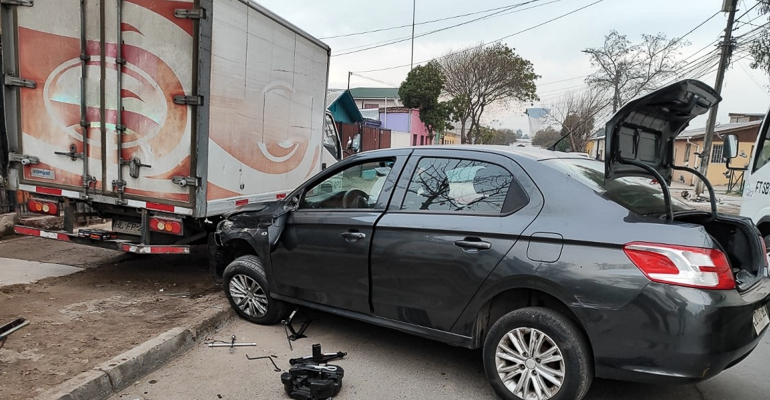 Carabineros investiga presunto abordazo en Pudahuel: chofer termina apuñalado tras forcejeo con delincuentes