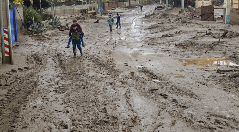 Vecinos de Pudahuel aseguran que advirtieron a autoridades sobre situación de río Mapocho