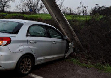 Choque de automóvil con poste del tendido eléctrico deja un amplio sector de Pudahuel rural sin luz
