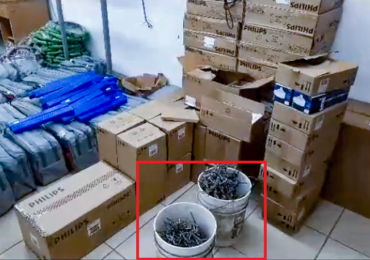 Sujetos que descargaban camión con mercadería robada huyen por presencia policial en Cerro Navia