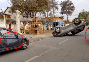 Volcamiento de automóvil deja a médico de Hospital Félix Bulnes de Cerro Navia herido