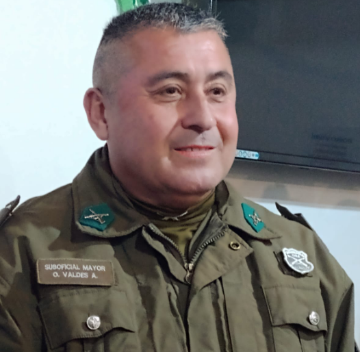 Dirigentas y vecinos homenajean a Suboficial Mayor de Carabineros que trabajó 23 años en Pudahuel