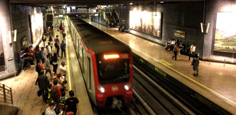 Gobierno de Santiago y Metro se unen para difundir campaña de prevención del suicidio