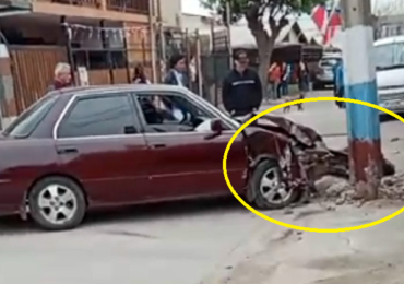 Automóvil atropella a peatón y choca contra poste de tendido de cables aéreos en Cerro Navia