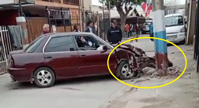 Automóvil atropella a peatón y choca contra poste de tendido de cables aéreos en Cerro Navia