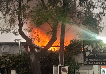 Bomberos Rescata a Adulto Mayor de Incendio en Pudahuel