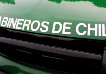 Delincuentes que escapaban de Carabineros chocan con un árbol en Pudahuel Sur