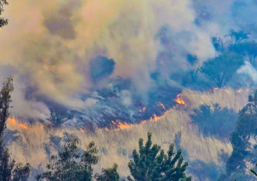 Personas con problemas respiratorios las más afectadas en Pudahuel y Cerro Navia por incendios forestales