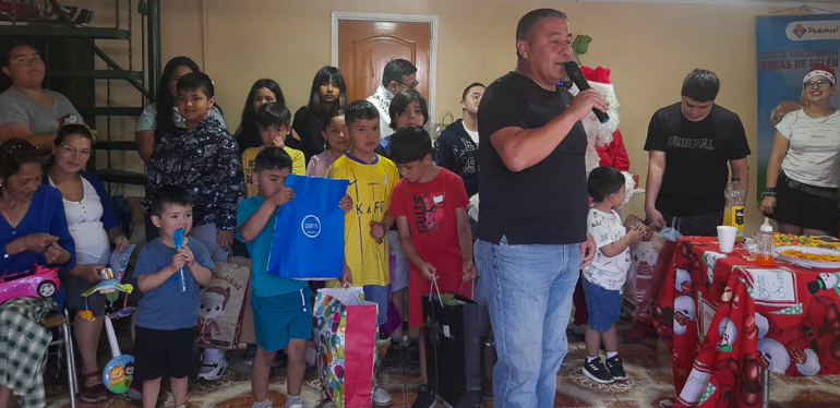 Una Navidad de Esperanza en Pudahuel: Carabineros y Dirigentes Sociales Brindan Alegría a Niños Vulnerables